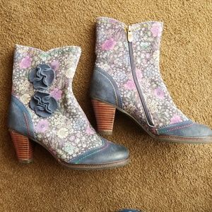Floral Heeled Suede Boots